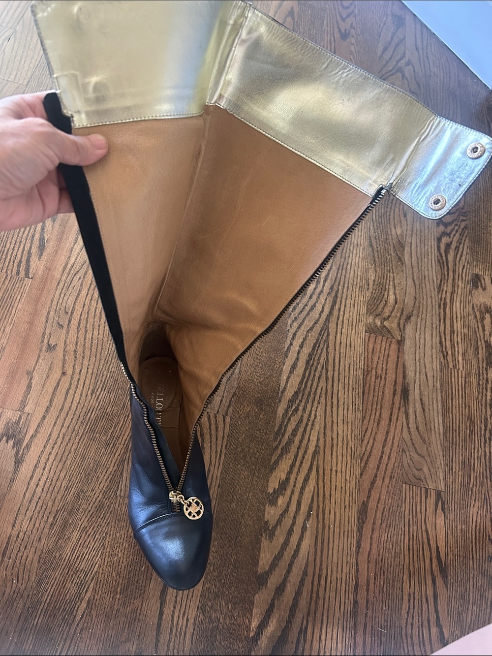 Black Italian leather boots - Picture 3 of 8